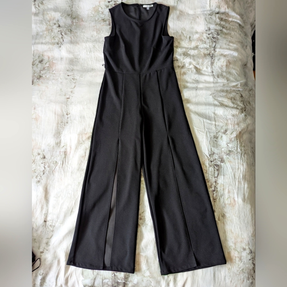 Tash + Sophie Black sleeveless jumpsuit size small